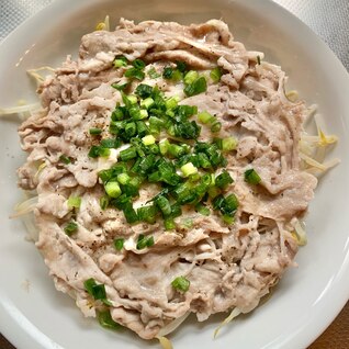 電子レンジで簡単！豚しゃぶともやしのレンジ蒸し